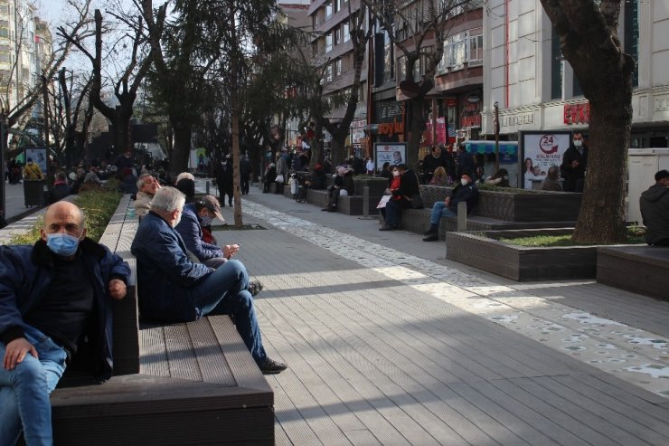 Eskişehir’de caddelerinde endişe veren yoğunluk