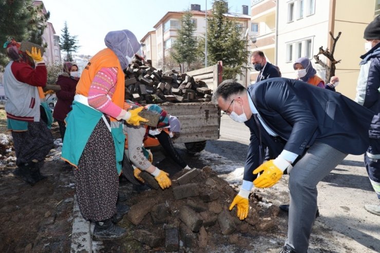 Parklardaki bakım ve yenileme çalışmaları devam ediyor