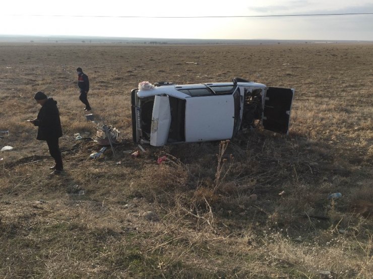 Konya’da işçileri taşıyan otomobil şarampole devrildi: 4 yaralı