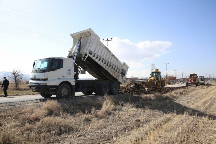 Küçük Bürüngüz ve Turan mahalleleri arası yol imar planına göre genişliyor