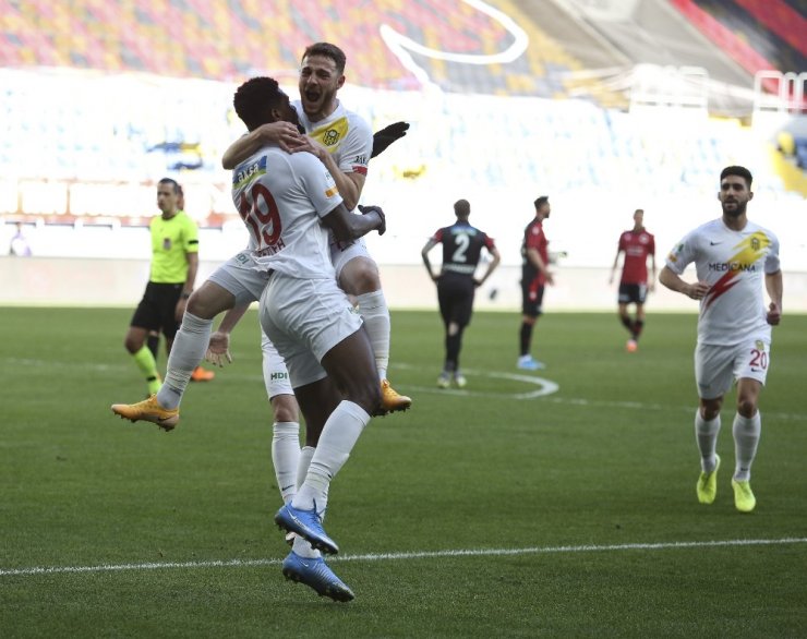 Süper Lig: Gençlerbirliği: 0 - Yeni Malayatspor: 1 (İlk yarı)