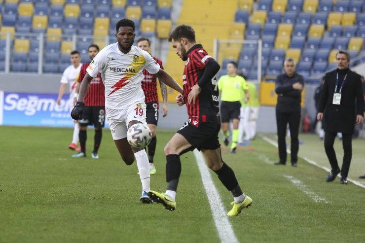 Süper Lig: Gençlerbirliği: 0 - Yeni Malayatspor: 1 (İlk yarı)