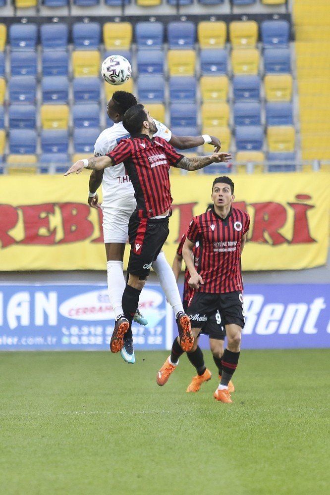 Süper Lig: Gençlerbirliği: 0 - Yeni Malayatspor: 1 (İlk yarı)