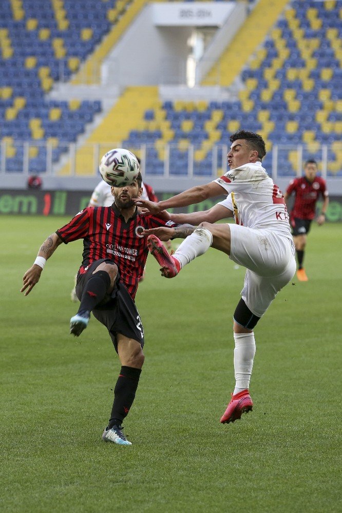 Süper Lig: Gençlerbirliği: 0 - Yeni Malayatspor: 1 (İlk yarı)