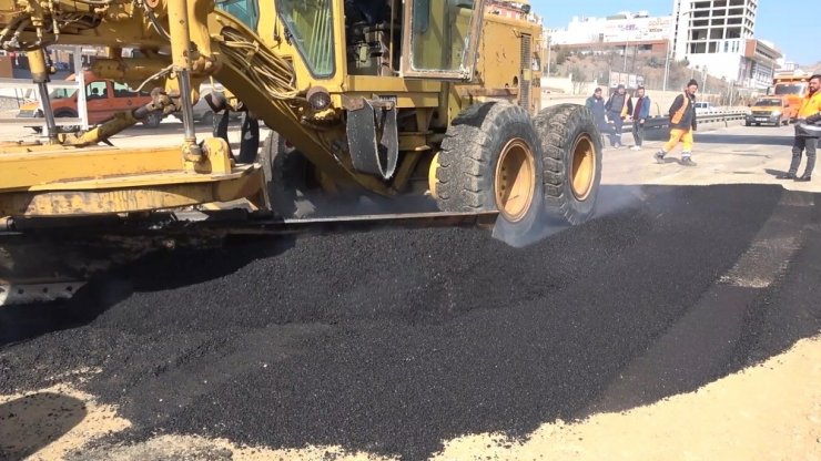 Kilit kavşaktaki çalışma 20 saat sürdü: Ankara-Kayseri kara yolu ulaşıma açıldı