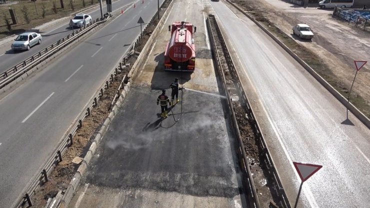 Kilit kavşaktaki çalışma 20 saat sürdü: Ankara-Kayseri kara yolu ulaşıma açıldı