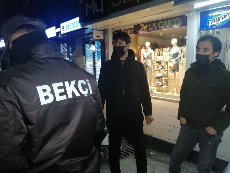 Kısıtlamayı delip maskesiz yakalandılar...“Çekirdek çitliyorduk”