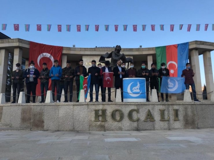 Ülkü Ocakları Hocalı anıtını ziyaret etti