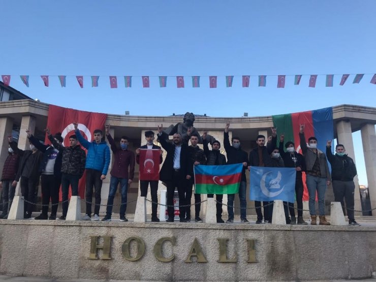 Ülkü Ocakları Hocalı anıtını ziyaret etti