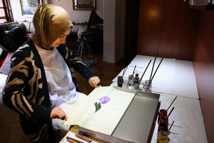 Ebru sanatçısının Ankara’dan İstanbul’a 7 yıl süren sanat yolculuğu