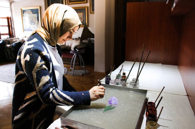 Ebru sanatçısının Ankara’dan İstanbul’a 7 yıl süren sanat yolculuğu