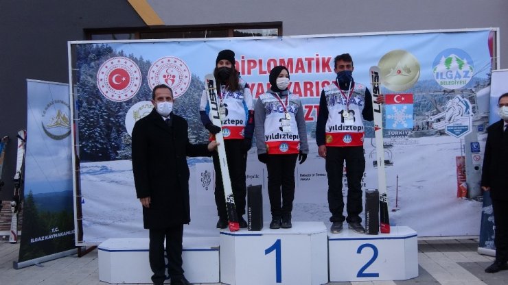 Diplomatik Kayak Yarışı’nda sporculara ödülleri verildi