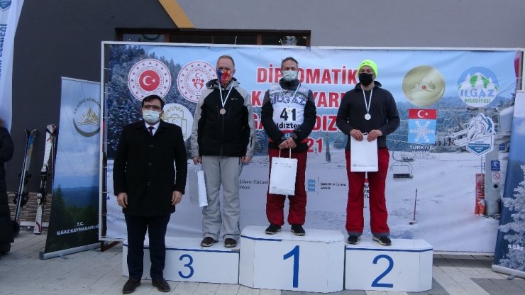 Diplomatik Kayak Yarışı’nda sporculara ödülleri verildi