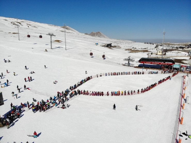 Erciyes’te denetimler artırıldı, pistler turistlere kaldı