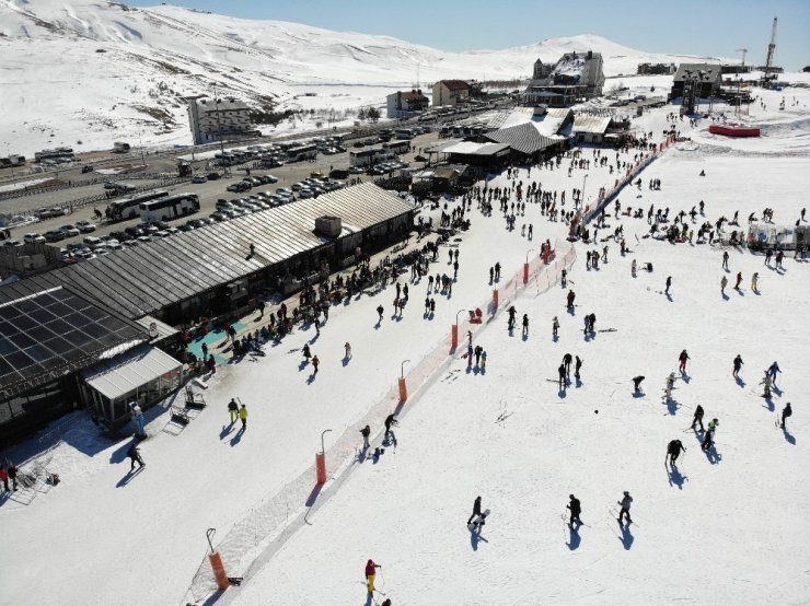 Erciyes’te denetimler artırıldı, pistler turistlere kaldı