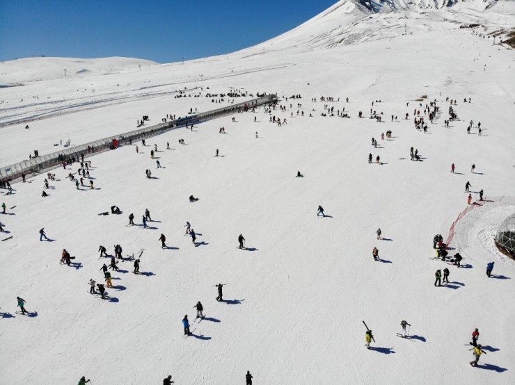 Erciyes’te denetimler artırıldı, pistler turistlere kaldı