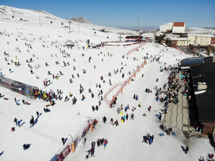 Erciyes’te denetimler artırıldı, pistler turistlere kaldı