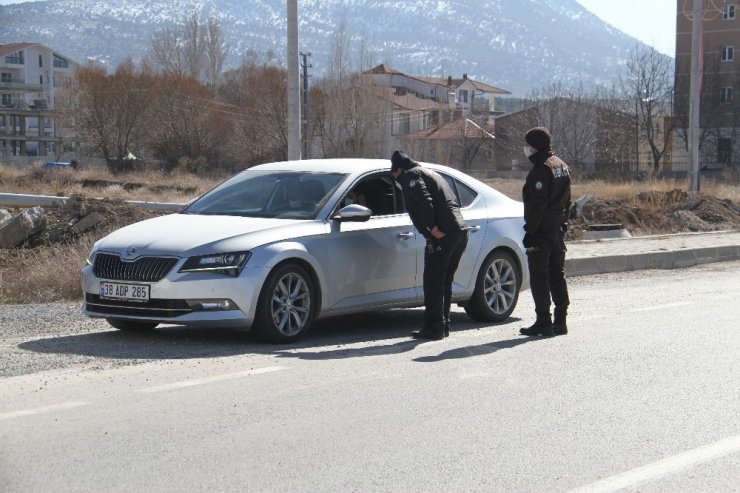 Beyşehir’de sokağa çıkma kısıtlamasına uymayanlara ceza uygulandı