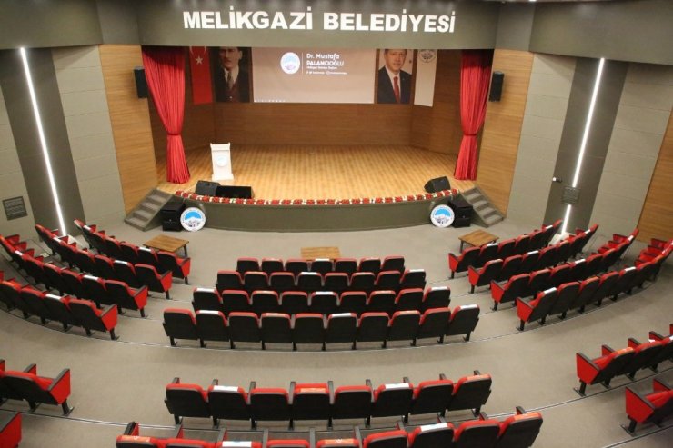 Melikgazi’nin yeni tiyatro salonu tamamlandı