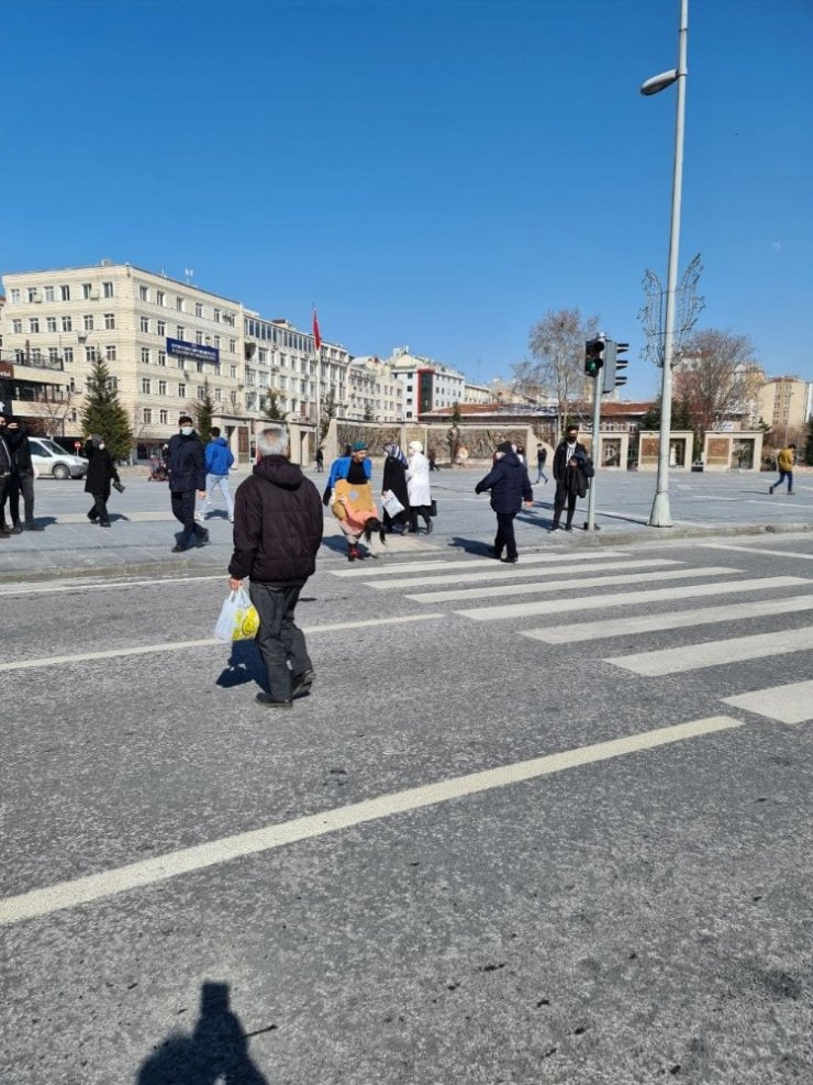 Sanatını sokağa ve sosyal medyaya taşıdı, milyonlara ulaştı