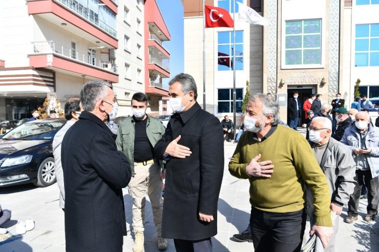 İdlip ve Azez’deki ihtiyaç sahiplerine bir yardım da Mamak’tan