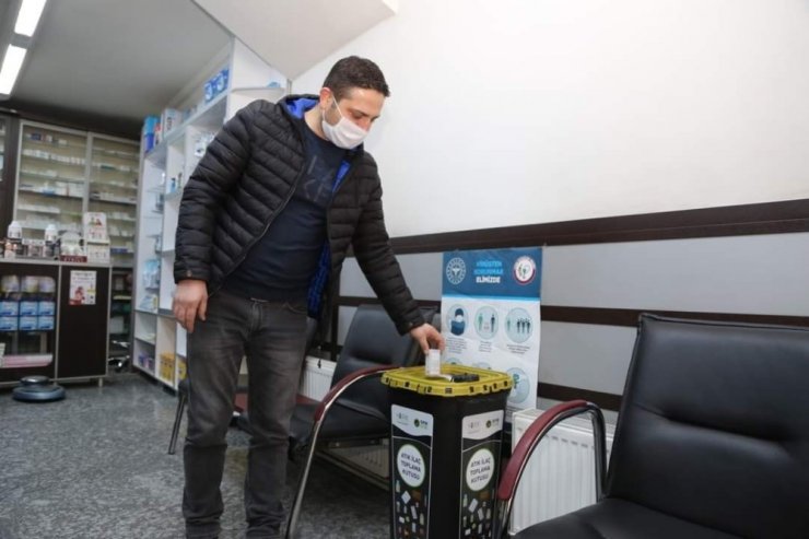 Niğde Belediyesi Eczanelere Atık İlaç Toplama Kutusu Dağıttı