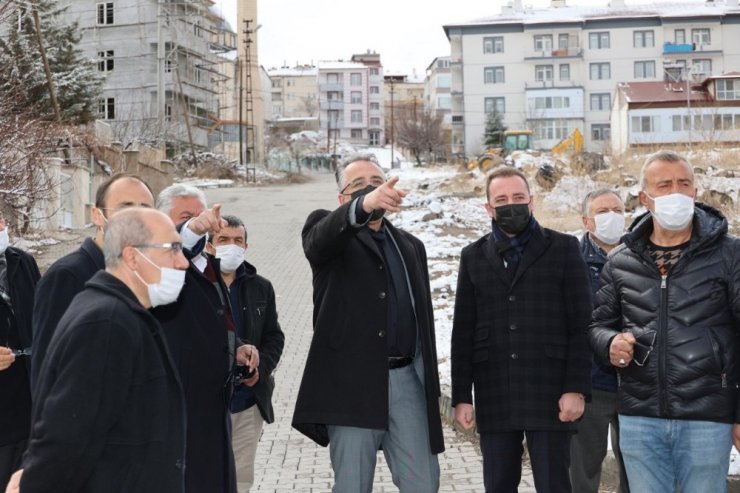 Başkan Savran, 20 Temmuz ve Bahçelievler Mahallelerinde incelemelerde bulundu