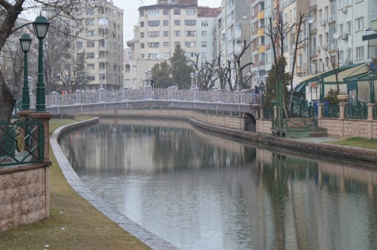 Eskişehir’e yeniden yağan kar kartpostallık görüntüler oluşturdu