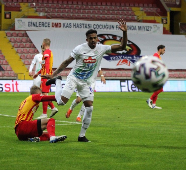 Süper Lig: Kayserispor: 0 - Çaykur Rizespor: 0 (İlk yarı)