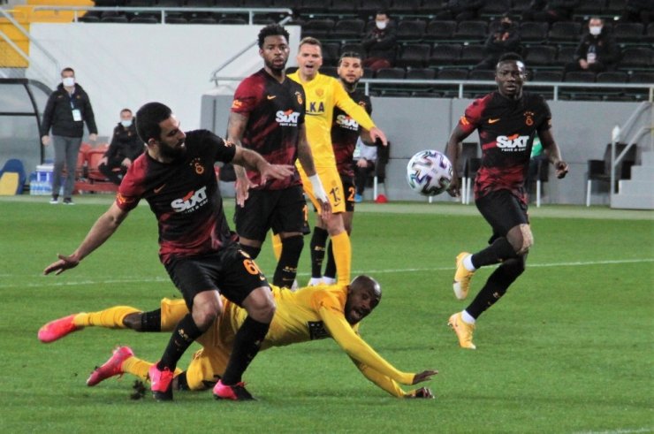 Süper Lig: MKE Ankaragücü: 1 - Galatasaray: 0 (İlk yarı)