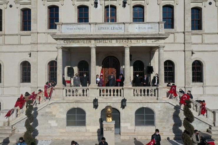 Sivas’ta bayrak teslim töreni düzenlendi