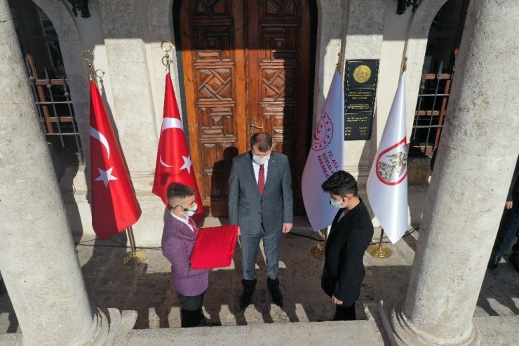 Sivas’ta bayrak teslim töreni düzenlendi