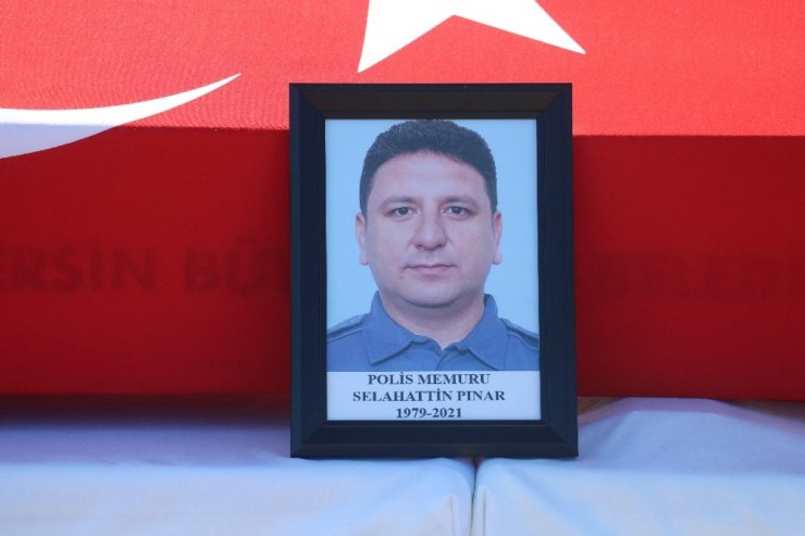 Vefat eden şehit kardeşi polis memuru için tören