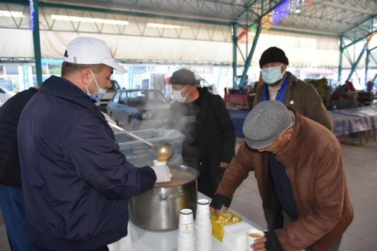 İnönü Belediyesi sıcak çorba ikramına devam ediyor