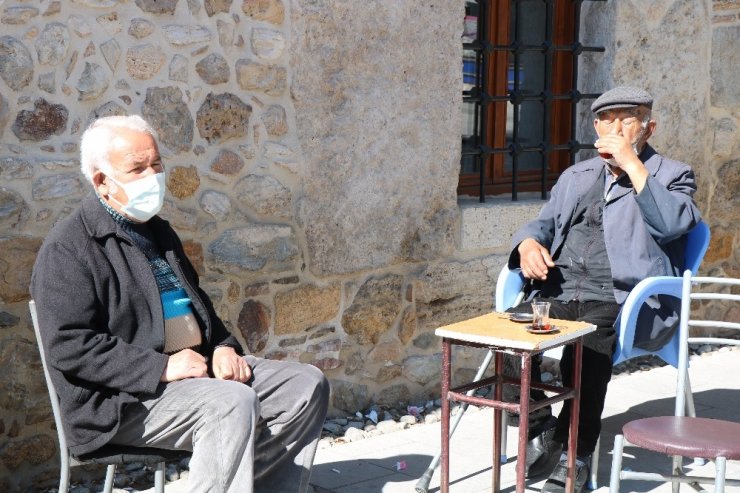 Vali Akın: “Kısıtlamaların kalkmasının devamlılığı bizlerin elinde”