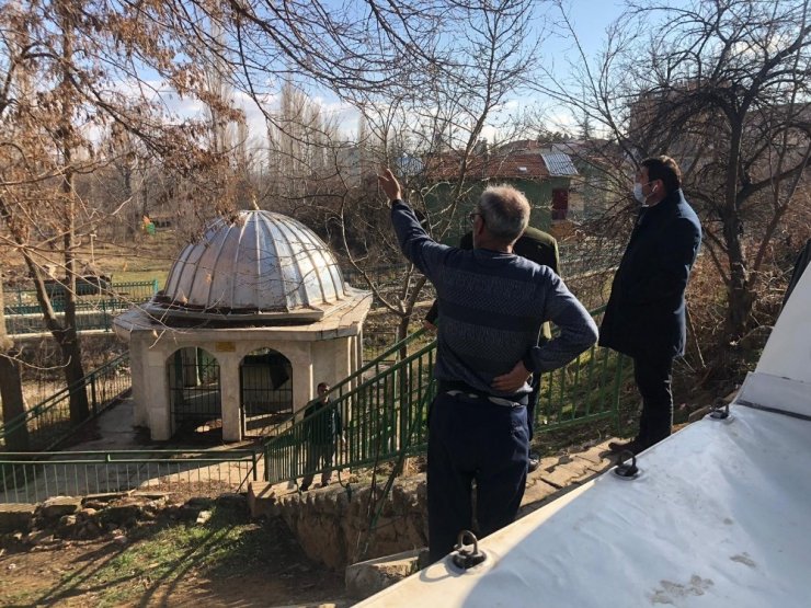 Hüyük’te türbelere bahar temizliği