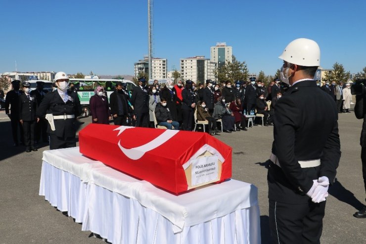 Vefat eden şehit kardeşi polis memuru için tören