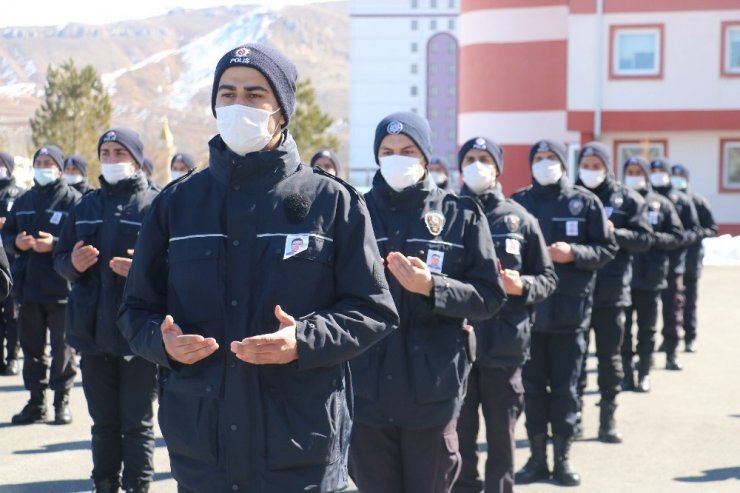 Vefat eden şehit kardeşi polis memuru için tören