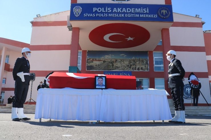 Vefat eden şehit kardeşi polis memuru için tören