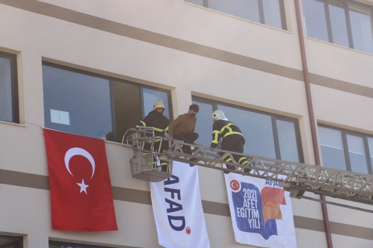 Okulda deprem tatbikatı gerçeğini aratmadı