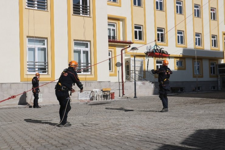 Okulda deprem tatbikatı gerçeğini aratmadı