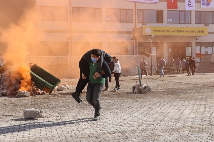 Okulda deprem tatbikatı gerçeğini aratmadı