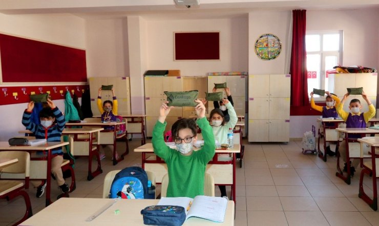 Çankaya’dan Öğrenciler Ve Öğretmenlere Hijyen Desteği