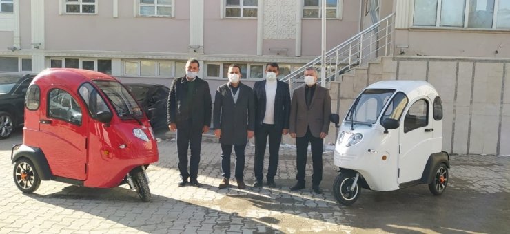 Gürün Kaymakamlığı engelliler için 2 adet motorlu araç satın alındı