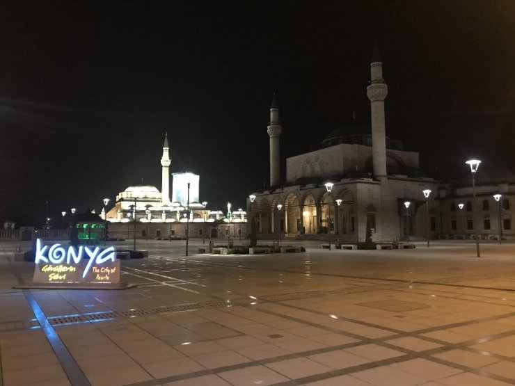 Konya’da 32 saatlik sokağa çıkma kısıtlaması başladı