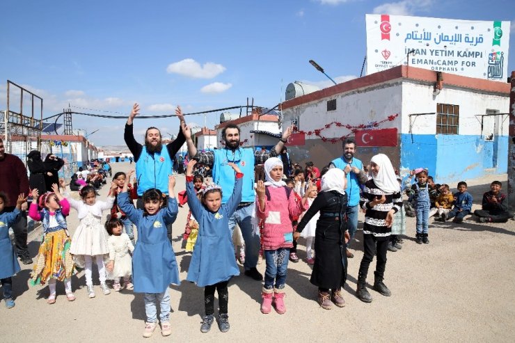 Dizi oyuncuları yetimlerin gönlünü fethetti