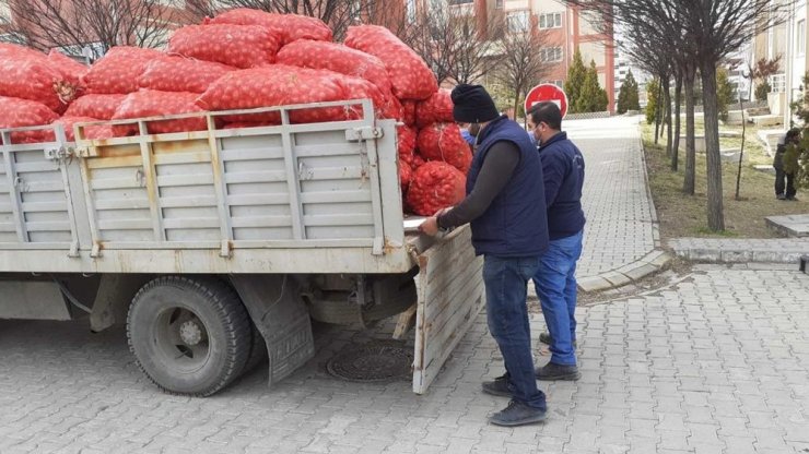 Kahramankazan’da 30 ton soğan ihtiyaç sahiplerine ulaştırıldı