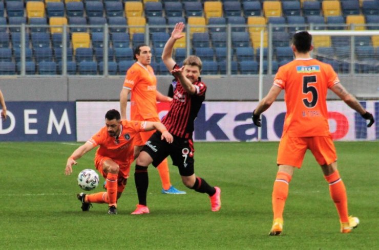 Süper Lig: Gençlerbirliği: 0 - M. Başakşehir: 0 (İlk yarı)