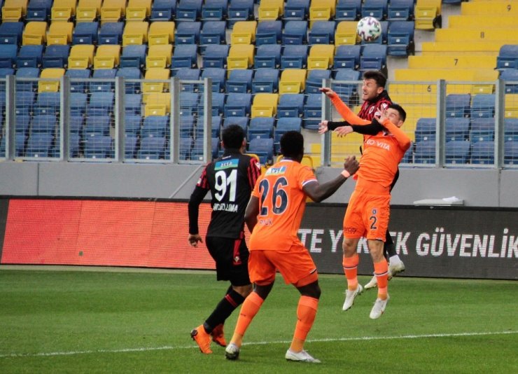 Süper Lig: Gençlerbirliği: 0 - M. Başakşehir: 0 (İlk yarı)