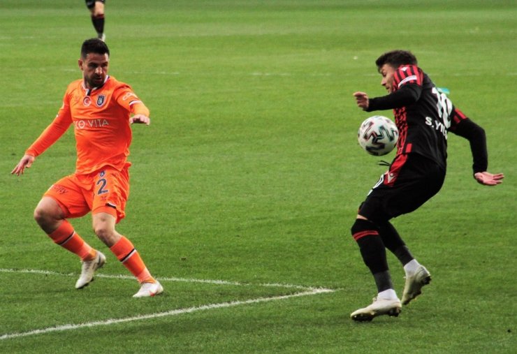 Süper Lig: Gençlerbirliği: 0 - M. Başakşehir: 0 (İlk yarı)